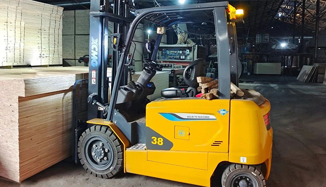 “鲲鹏展翅，板材搬运无压力！”