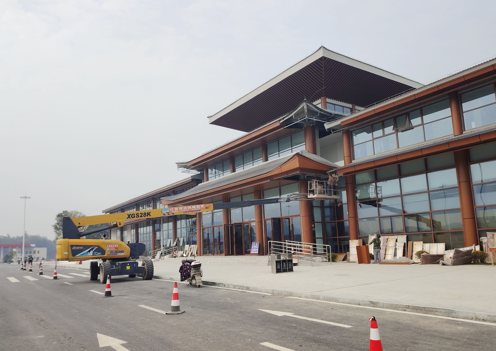 灵活高效筑通途！徐工XGS28K助力江西省吉安市峡江服务区施工