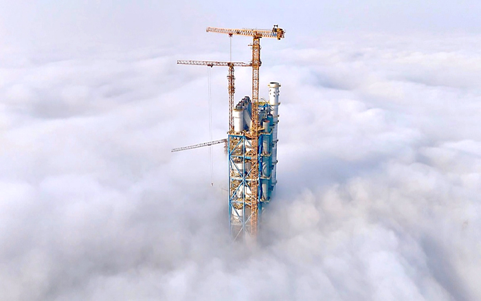 200米高空战风沙！徐工群塔建功沙特重点项目