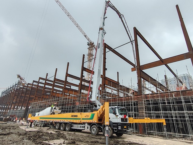 一臂之力！徐工72米泵车高效赋能苏州厂房建设